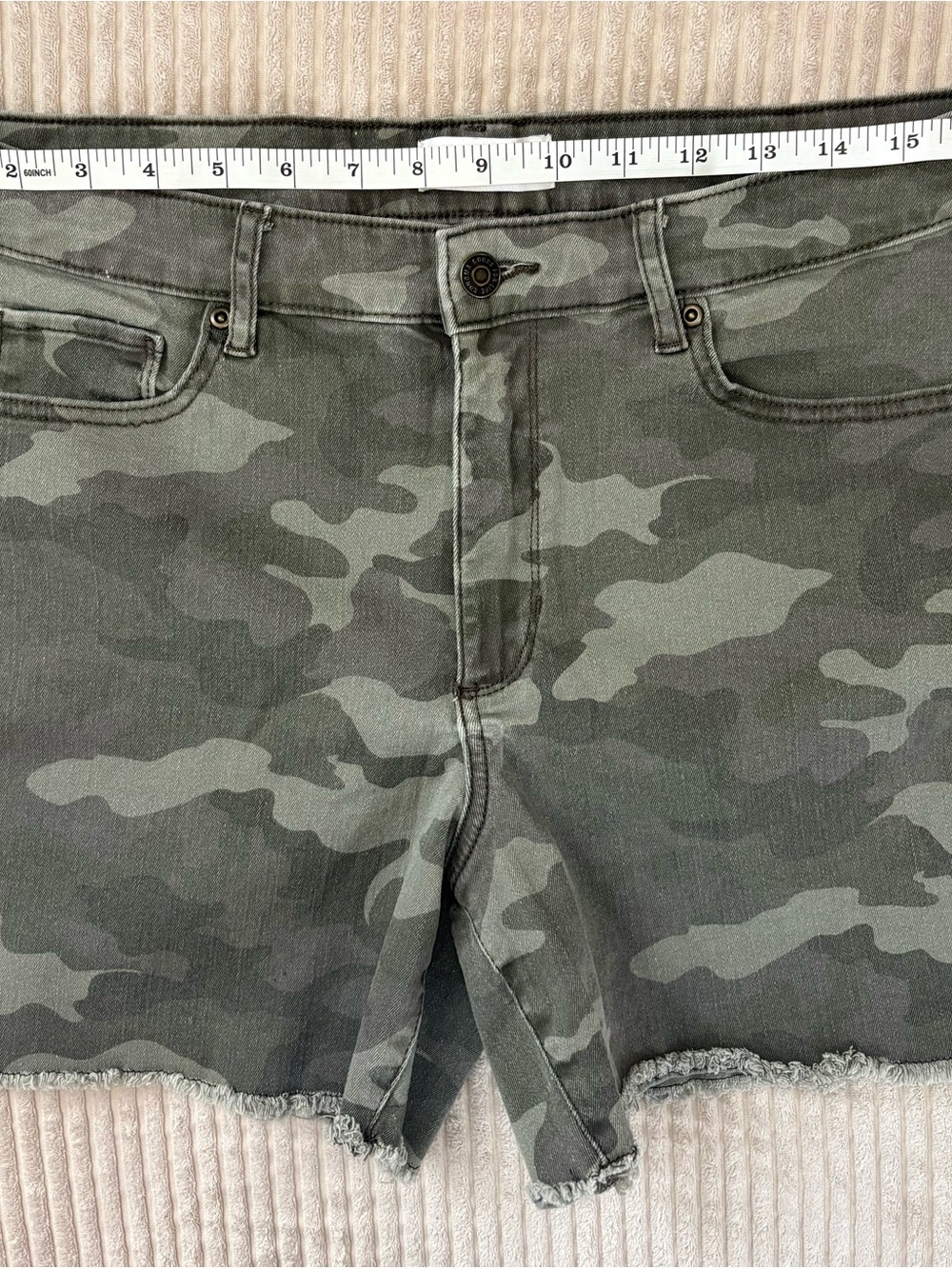 Sonoma Olive Camo Frayed-Hem Denim Shorts Size 14 - Picture 3 of 6
